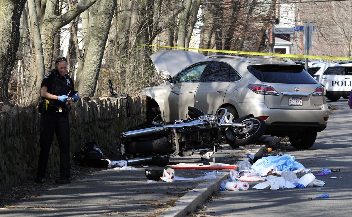 Man loses his foot after SUVmotorcycle crash Itemlive Itemlive
