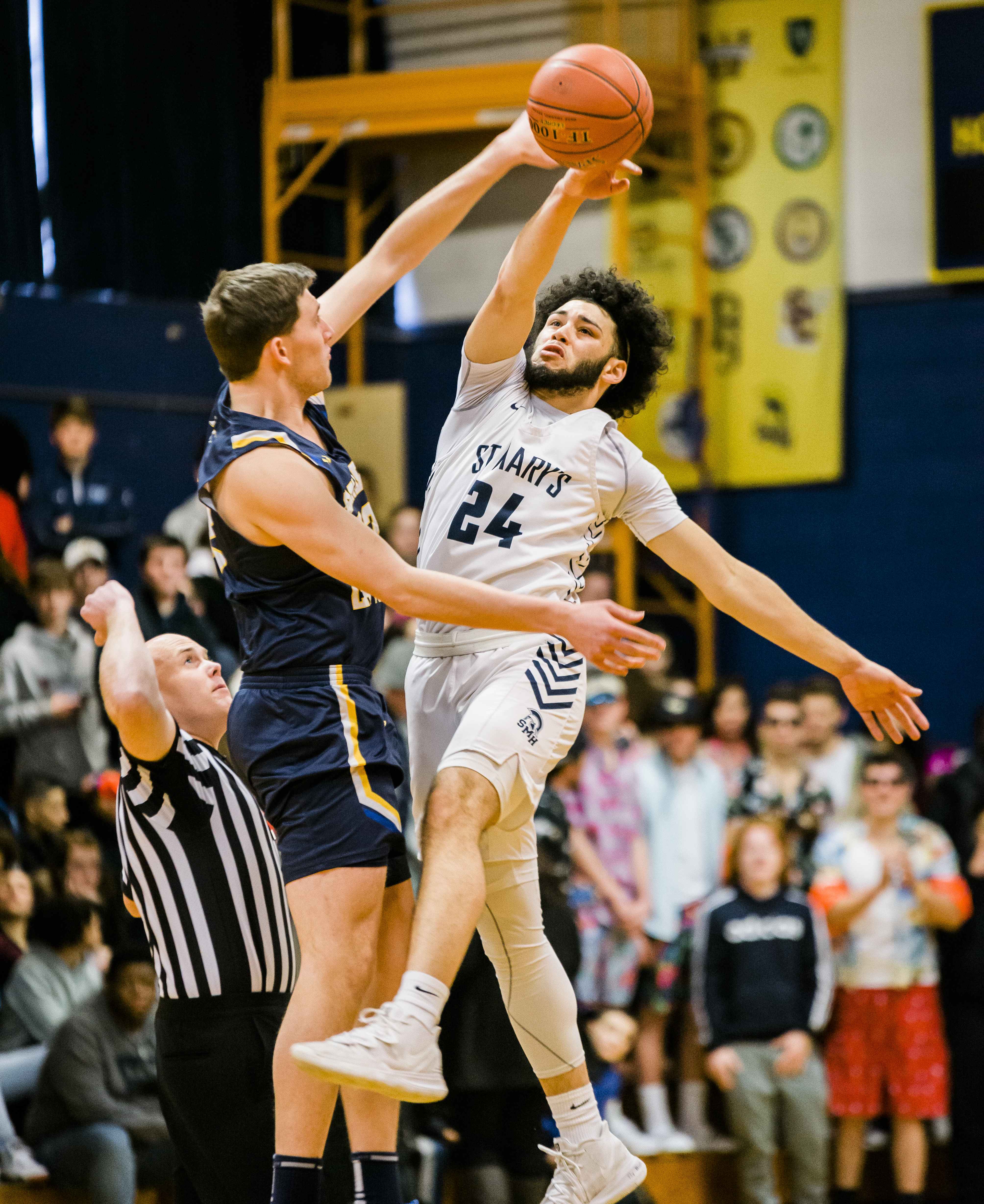 St Mary S Boys Basketball Rolls Past Arlington Catholic In Div 3