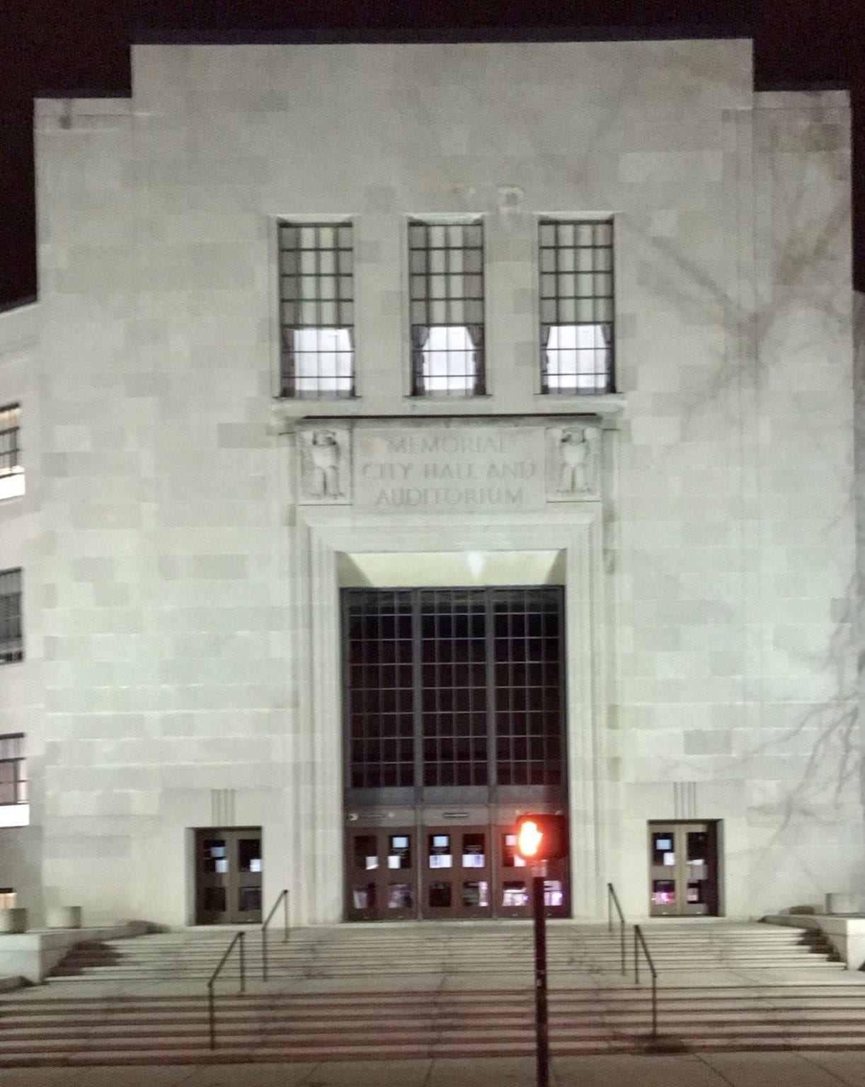 Lynn City Hall illuminated for 400,000 COVID deaths Itemlive Itemlive